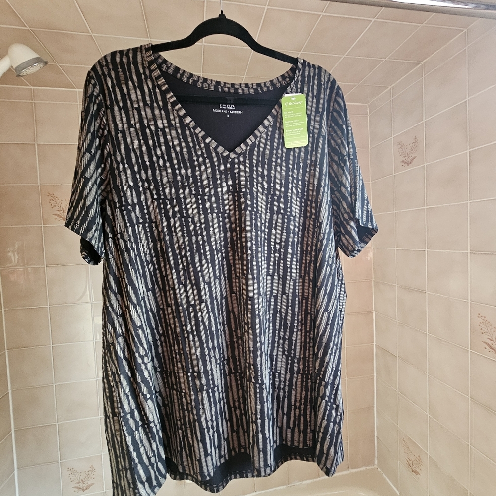 PENN Modern V-Neck Tee in Black and Gray Pattern Size X  NWT